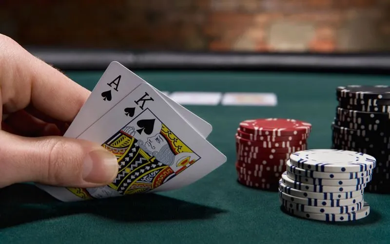 4 vòng cược poker sẽ tìm ra ít nhất 1 hoặc có 2 người cùng chiến thắng